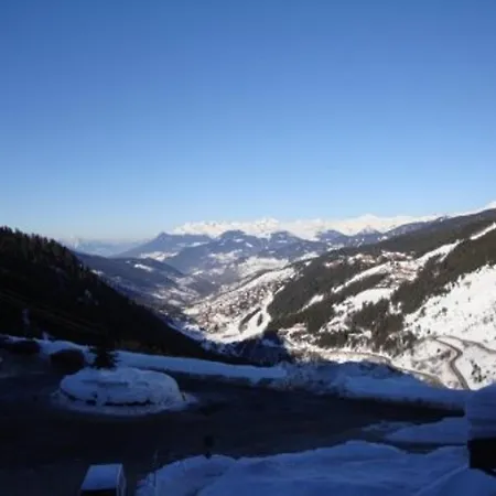 Divisible, Renove, Au Pied Des Pistes Avec Cuisine Equipee - Fr-1-355-253 *